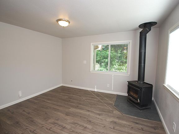 4th image of 2931 Laurel Dr