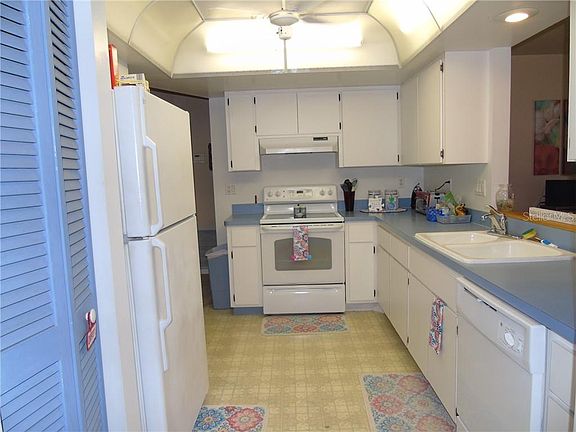 4th image of 1501 Harmony Dr