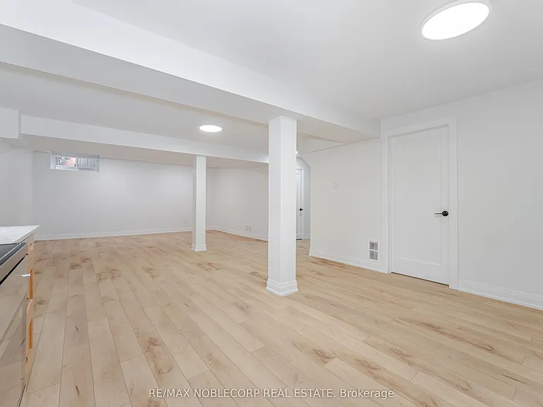 131 Dunstan Cres #LOWER — Photo 17