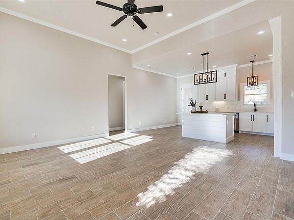 4th image of 5 Oakwood Ln