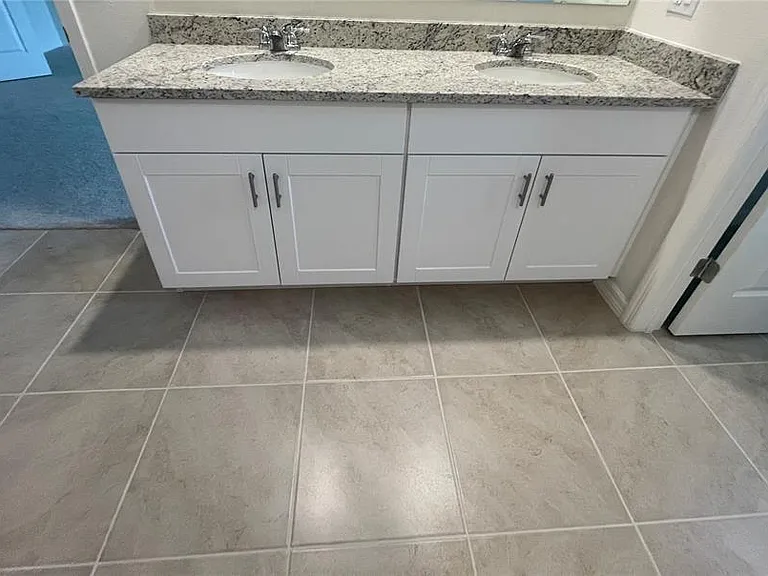 498 Baroness Way — Photo 8