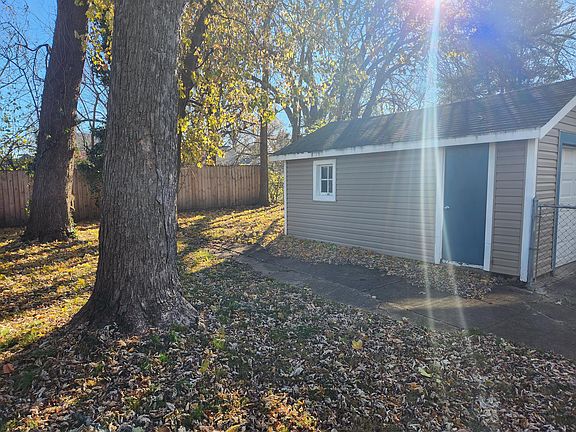 3rd image of 4268 Leonard Ave