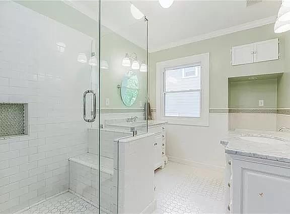 5th image of 4938 Forest Ave