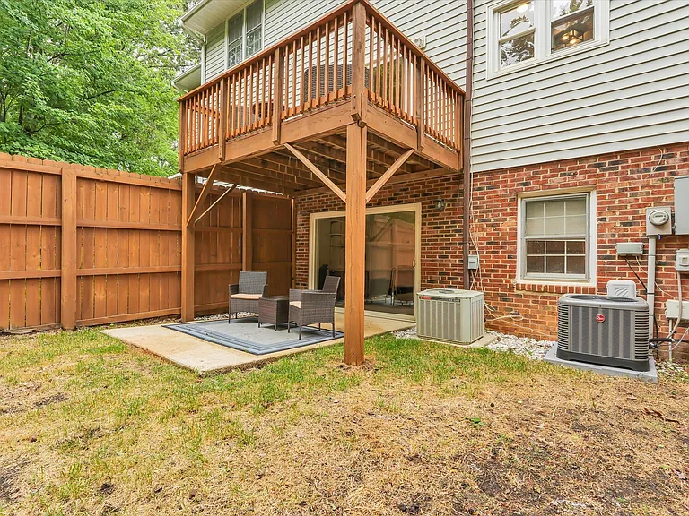 918 Hampshire Ct — Photo 27