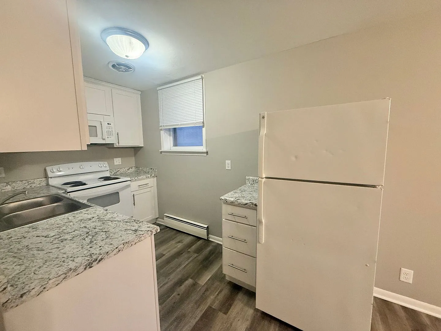 928 E St — Photo 3