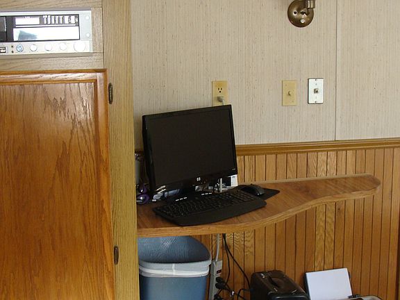4th image of 89 Woodland Park