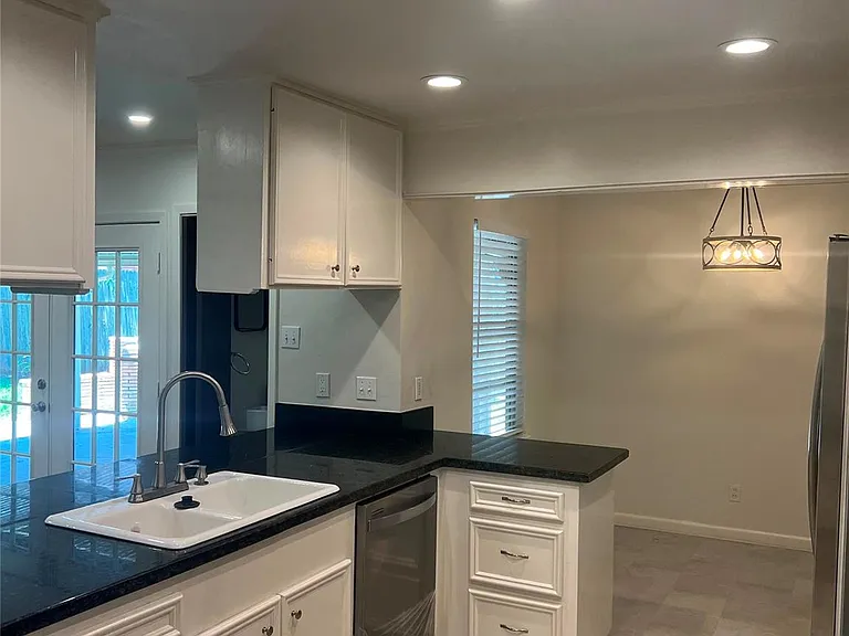 2911 Linkwood Dr — Photo 15