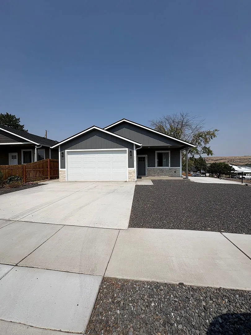 3 bed 2 bath home in Soap Lake — Photo 1