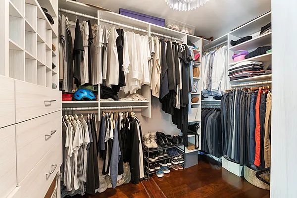 Sold by R New York | media 29