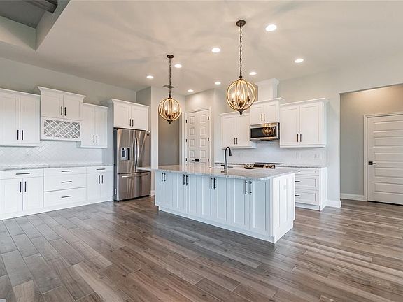4th image of 6753 Bentridge Dr