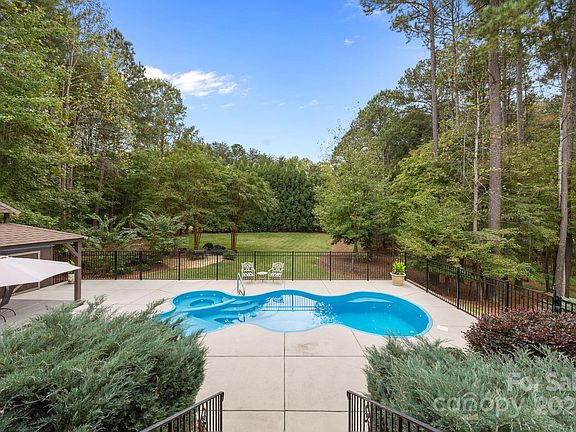 4th image of 117 Wolf Hill Dr