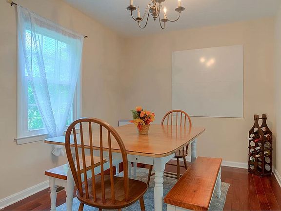 2nd image of 2834 Wellesley Ct
