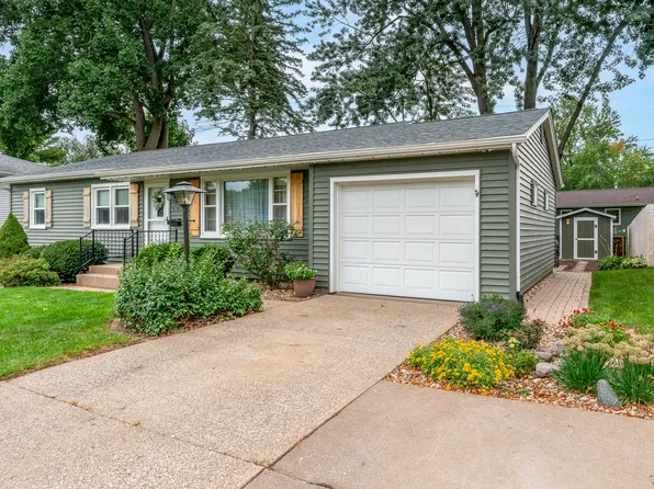 1923 Glenn St, Bettendorf, IA 52722