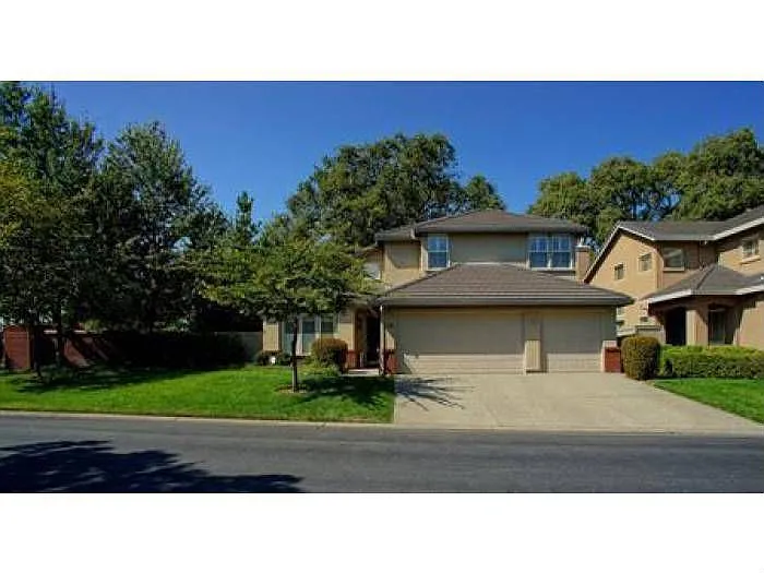 1006 Eileen Way photo 1