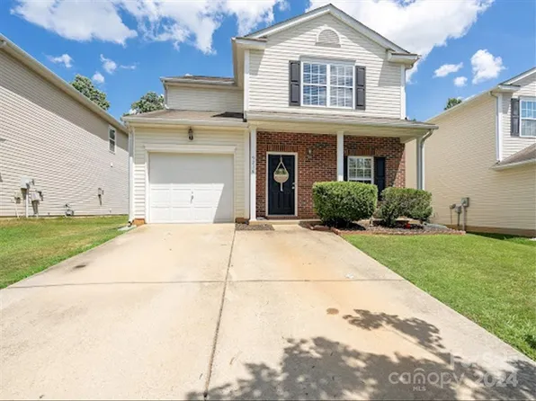 9216 Newfield St, Charlotte, NC 28216