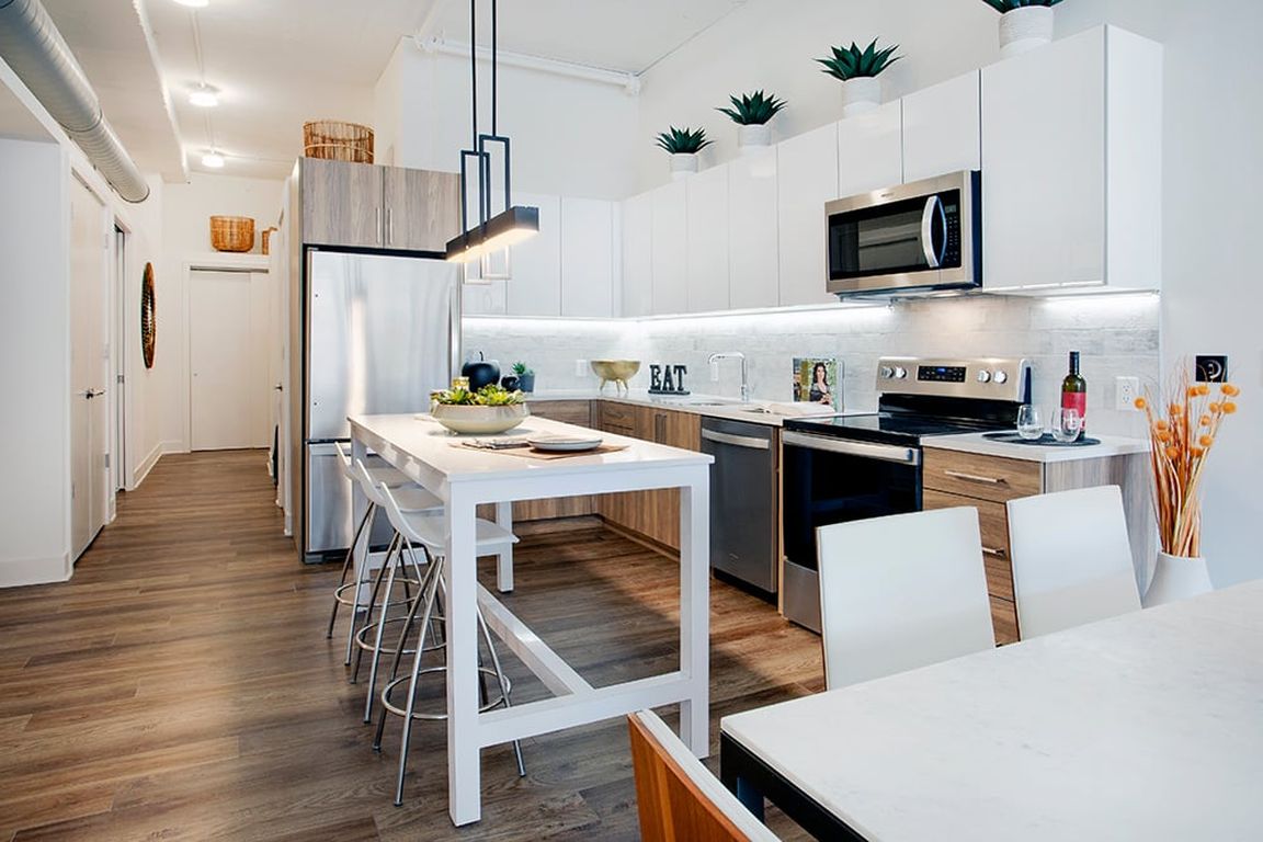 Kitchen with Breakfast Bar in Model 307