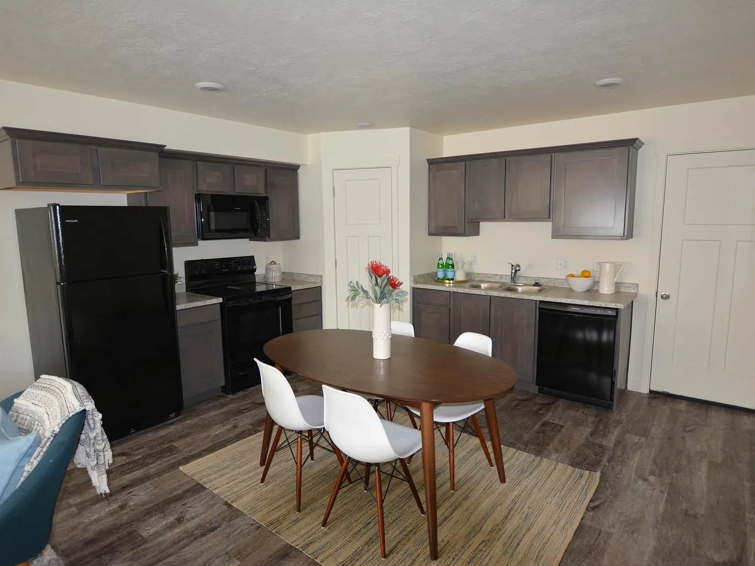 3 bed, 1480 sqft, $1,650 — Photo 3