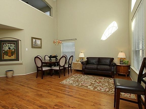 Living room / dining room combination
