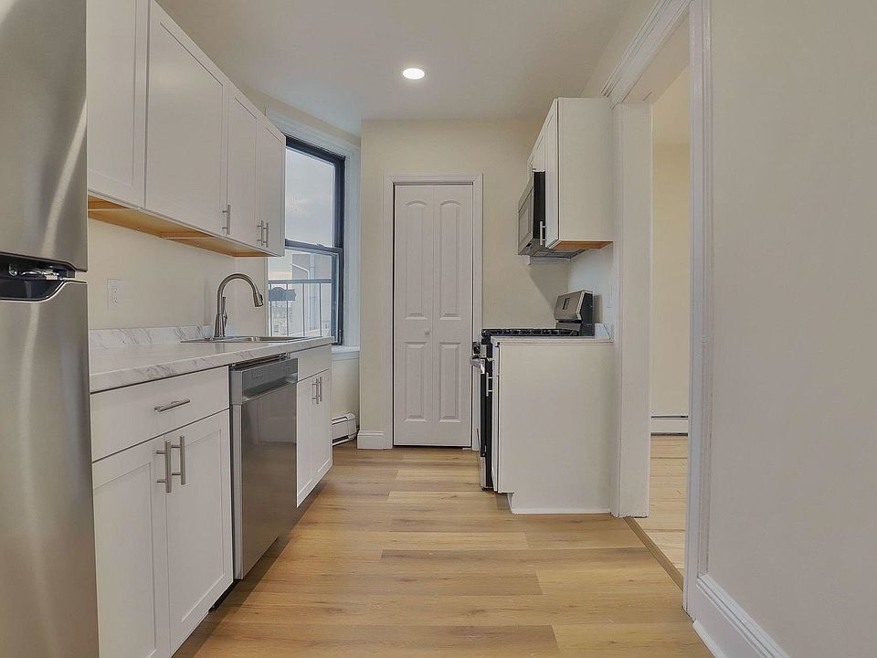 1st image of 327 8th St APT 7
