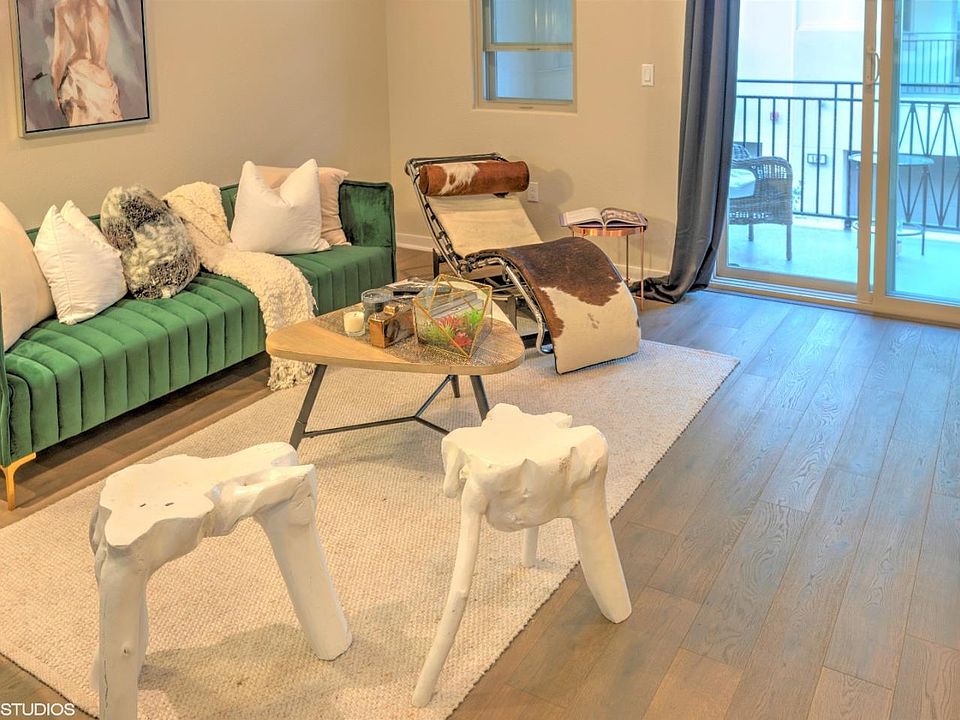 1st image of 982 Cassia Pl