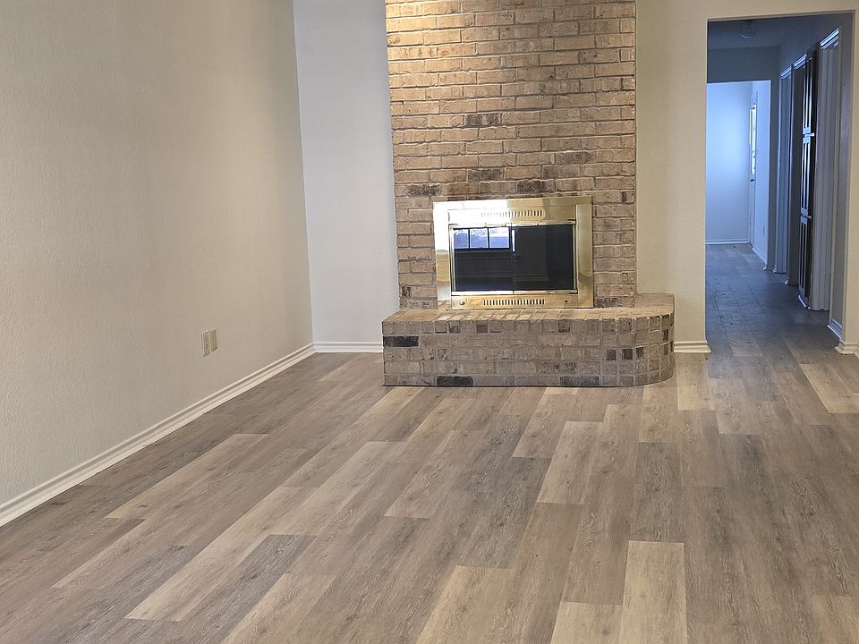 Living area with fire place #6424