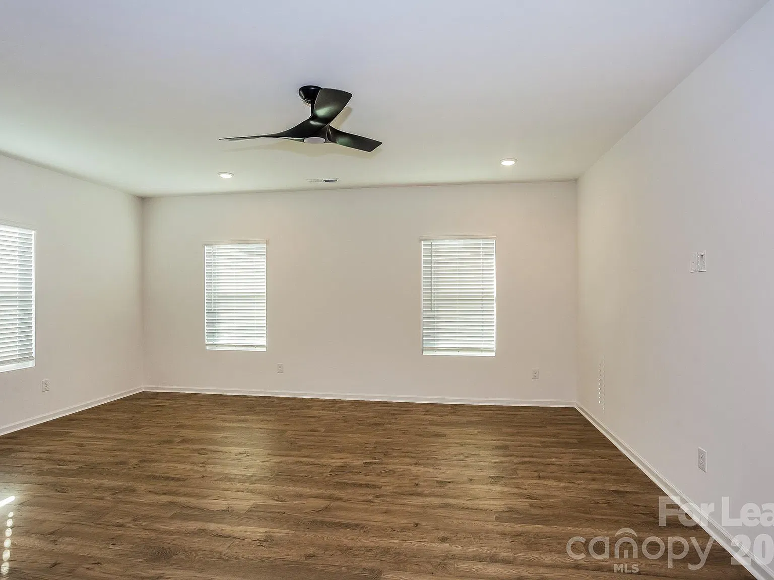 3 bed, 2.5 bath, $2,000 — Photo 4