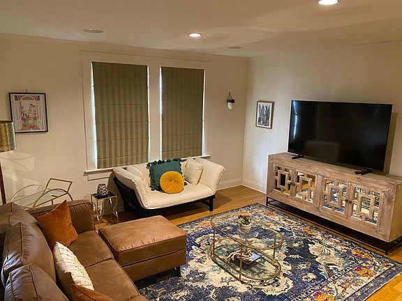 2nd image of 5607 Prytania St APT C