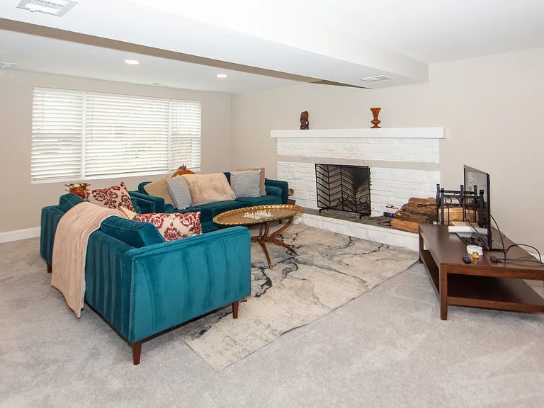 11 Arthur Dr W — Photo 17