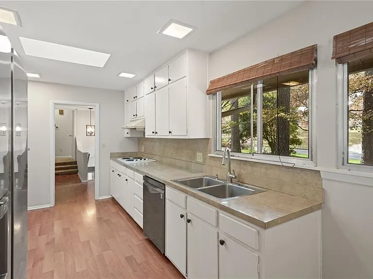 705 Edgewater Trl NW — Photo 16