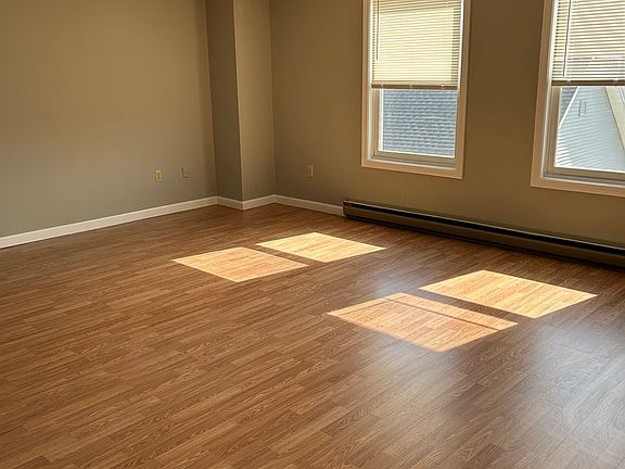 4th image of 13-17 Washington St #305