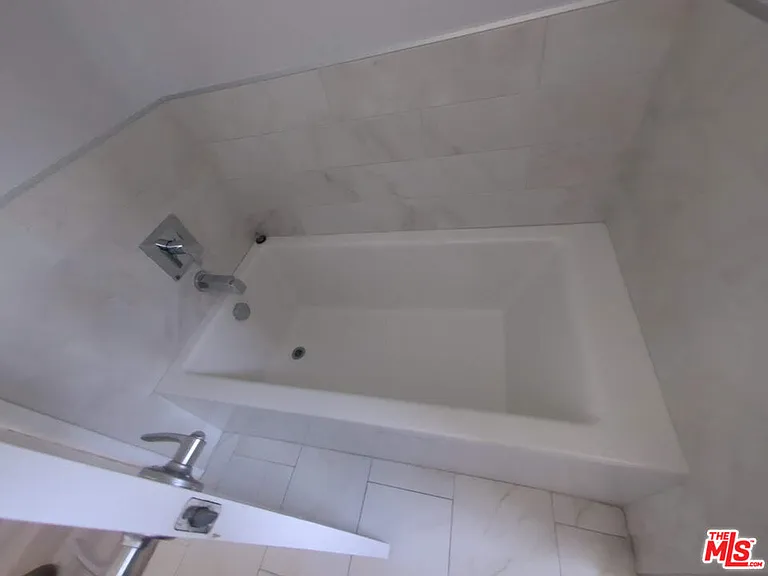 1844 Thayer Ave #102 — Photo 23