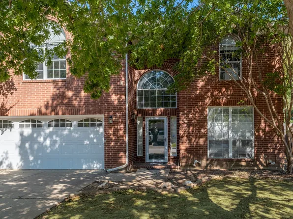 2305 S Branch Dr, Arlington, TX 76001