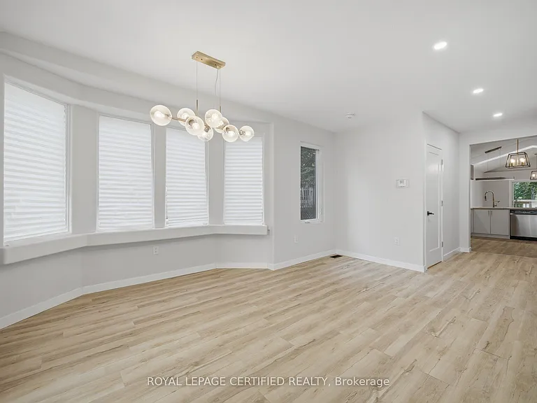 5759 Robinson St — Photo 11