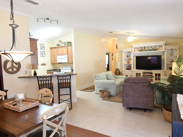 2372 Travis Pl — Photo 3