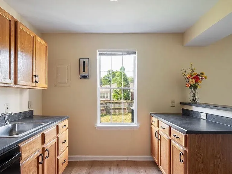 1223 Villa Ln #G — Photo 8