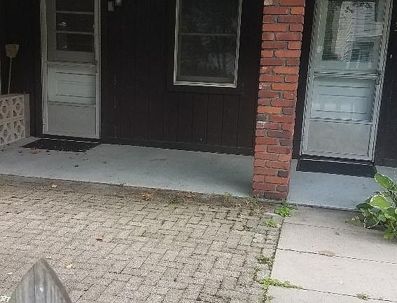 Sidewalk pattio & both doors