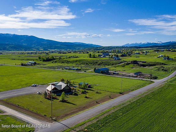 3rd image of 28 Corral Canyon Ln