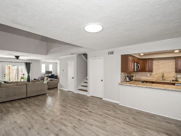 62 Chervil Cmn, Lake Jackson, TX 77566