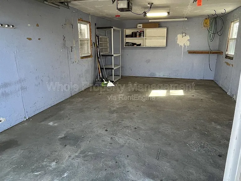4360 Saint Paul St — Photo 29