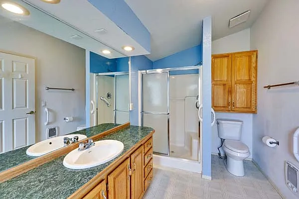 2194 Victoria Ave — Photo 16