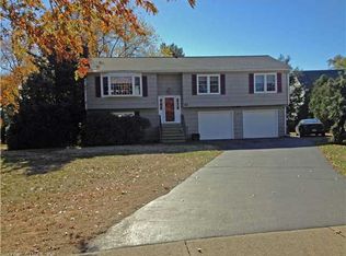 42 Squire Ct, Milford, CT 06460