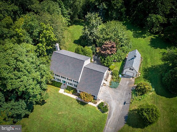 2nd image of 203 Heritage Ct