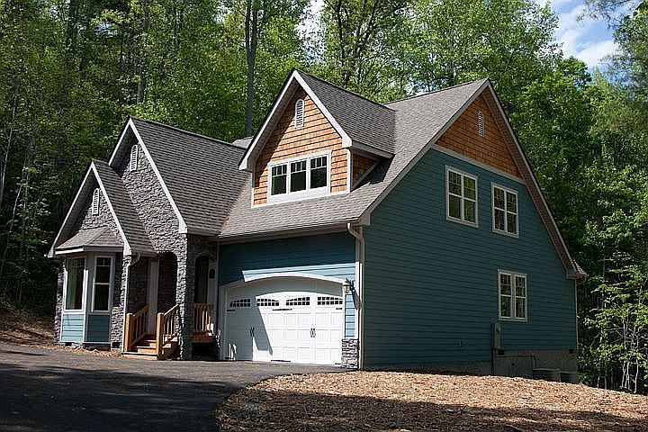 17 Bohemian Ln on 1.74 acres of woods
