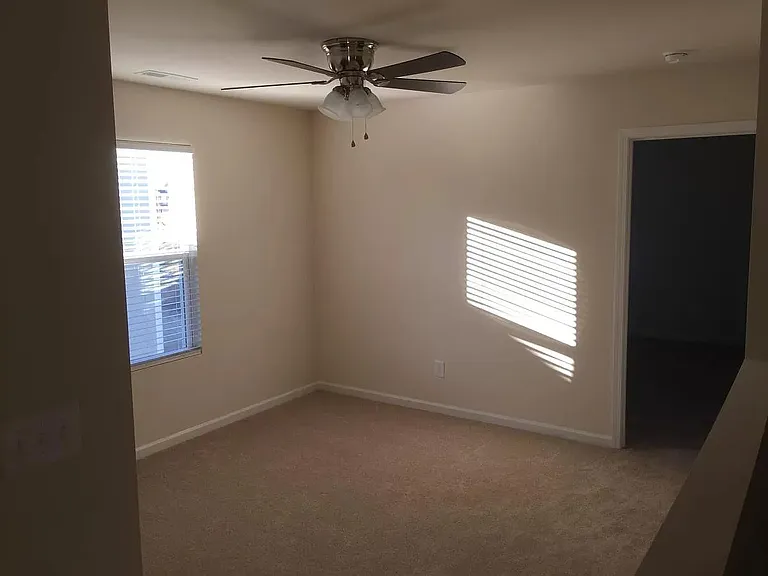 1009 Blue Stream Ln — Photo 13
