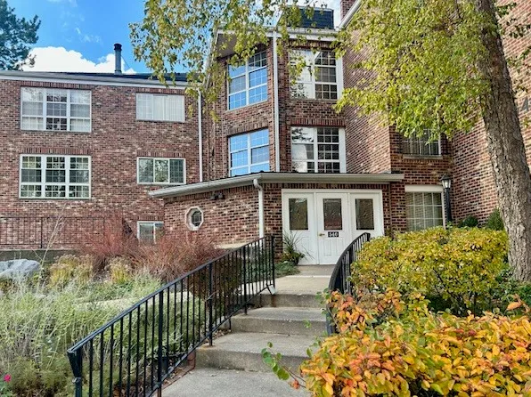 540 Biesterfield Rd #B315, Elk Grove Village, IL 60007