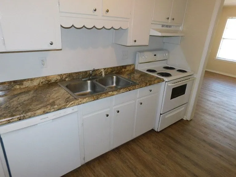 5820 Sanders Ave #E — Photo 7