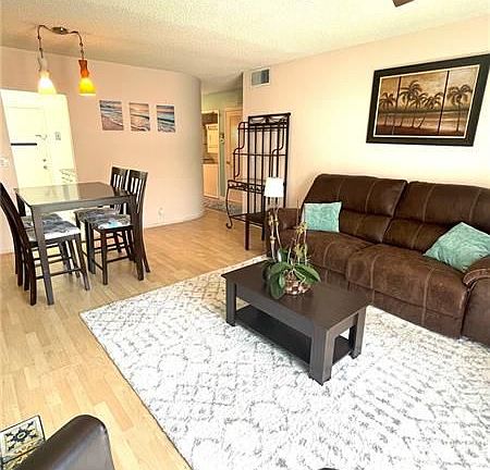 3rd image of 2221 NE 68th St APT 907