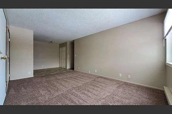 82 E Hayden Ave — Photo 5