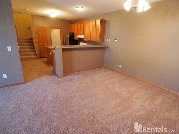 5th image of 826 Tamarack Trl