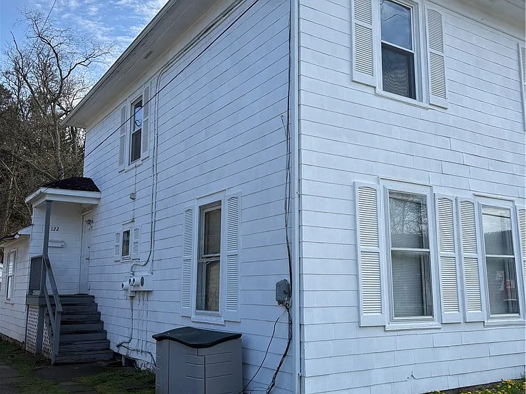 122 W High St #201 — Photo 2